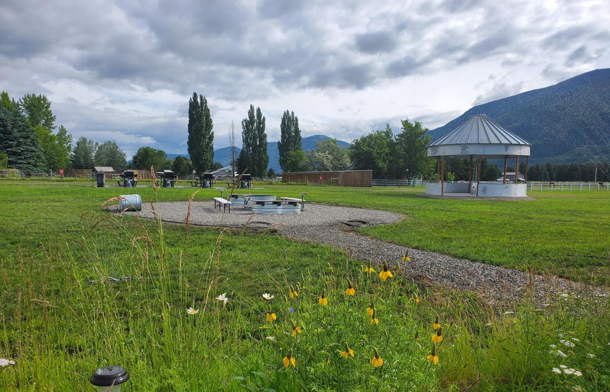 Glacier Acres Guest Ranch Columbia Falls Exteriér fotografie